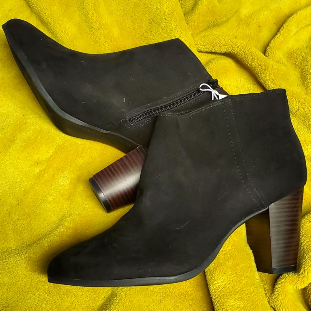 Womens boots with heels. Size 9.